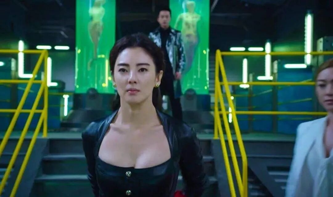 张雨绮的胸,殷桃的臀,朱珠的腰,这3位中年女星谁能顶得住?