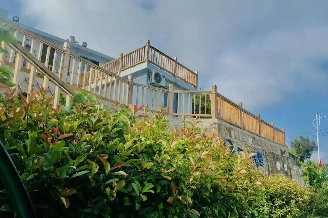 鹿西鸟岛位于洞头区鹿西岛东北面,即北爿山屿,南爿山屿,合称南,北爿山