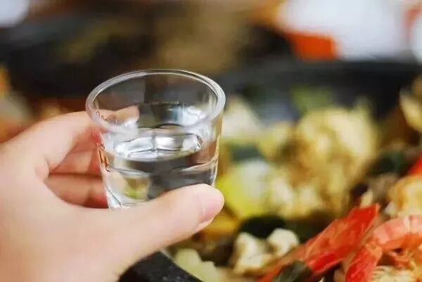 喝酒后如何快速醒酒？学会四招，纵横酒场！