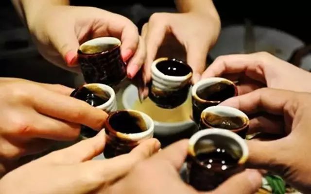 男人，为酒而生！