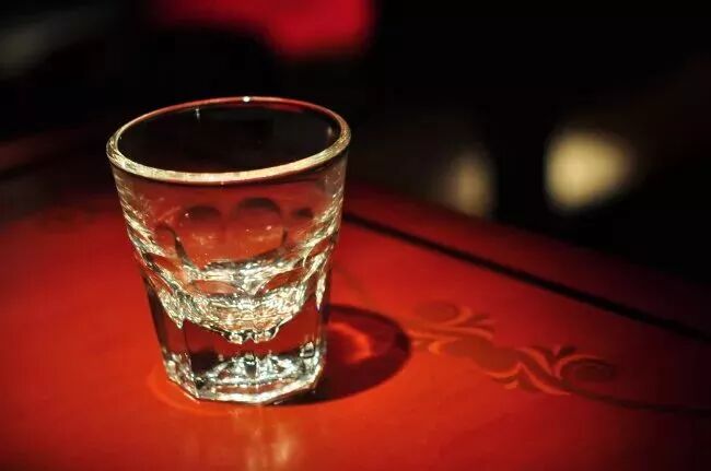 酒中有沉淀物，这酒还可以喝吗？