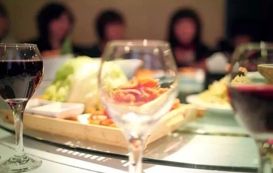 酒桌上三要，四不，五忌，无论和谁喝酒都要谨记！