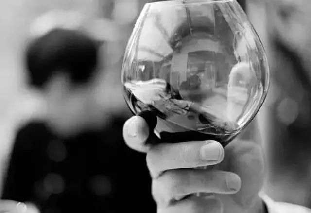 酒喝三分醉，处事七分真......