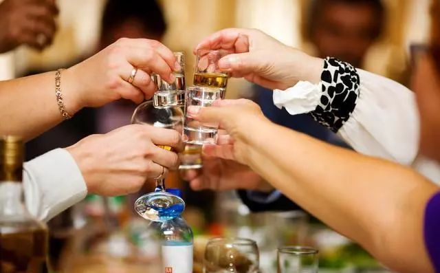 喝白酒，怎样才能尽量不醉？