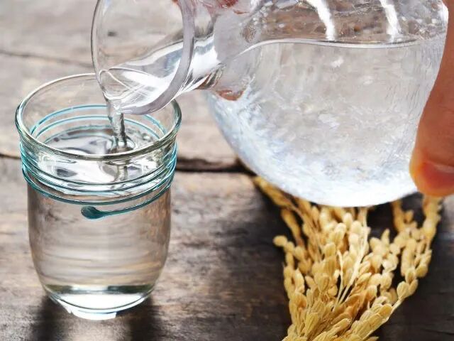 酒等的是一个懂它的人，人等的是一杯倾心的酒...