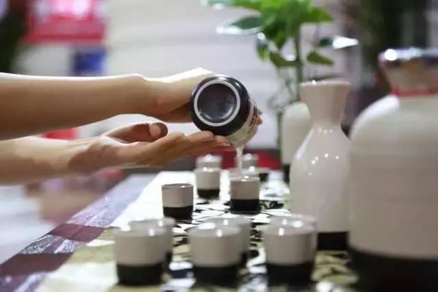 会喝白酒的人，为什么特别有魅力？