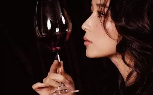 喝红酒的四大禁忌，千万不要兑这些饮品！