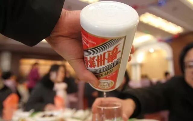 酒局识人术，高手眼中，你早已一丝不挂！