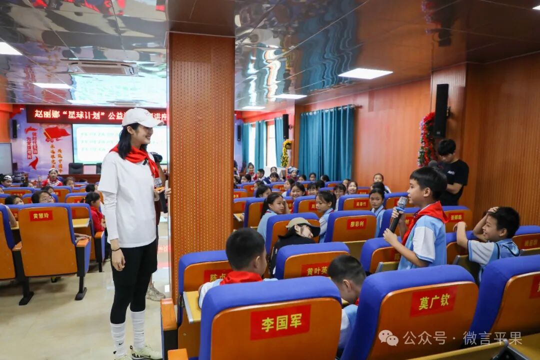 在平果市第八小学,同学们热情高涨