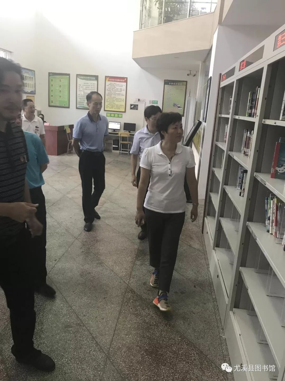 市领导到图书馆调研指导工作