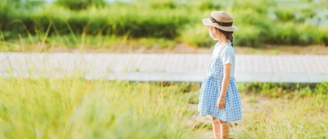 女儿小声问我“妈妈，这个贵吗?”最失败的家庭教育，是把孩子培养成潜在的穷人