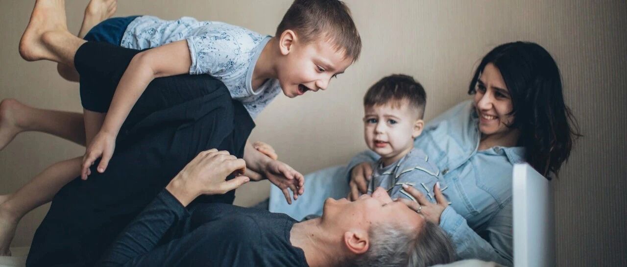 一句话戳穿无数男人的婚姻谎言：你以为结了婚的女人，就不是单亲妈妈了吗？