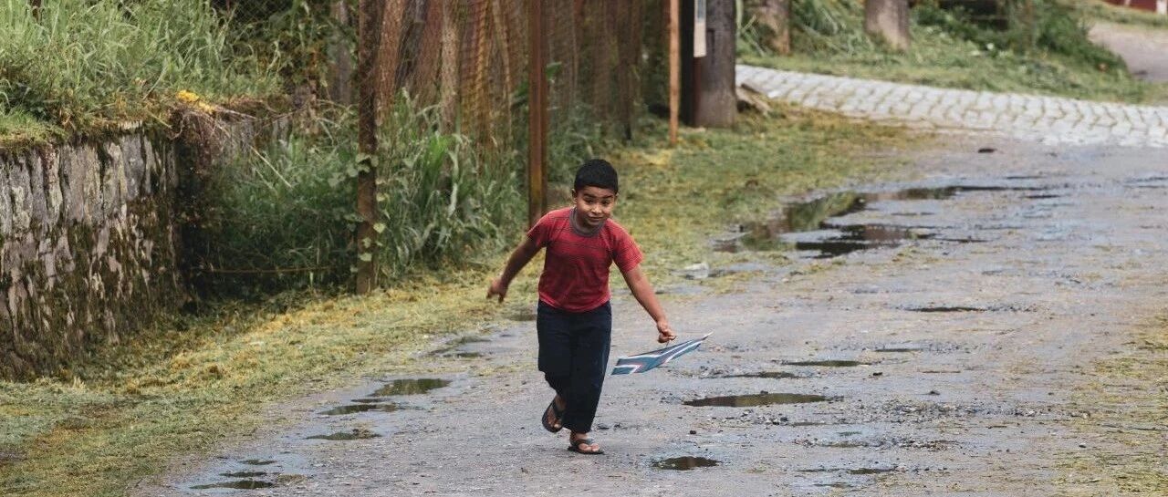 ​那个假期做完376张考卷的男孩，终于输给了自己的妈妈