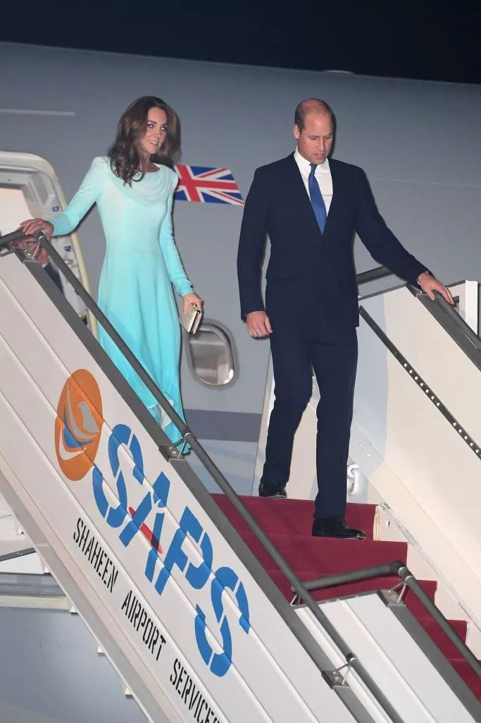 凱特王妃用漸層藍長裙致敬戴安娜，英國王妃們真的很愛戴妃架式 時尚 第1張