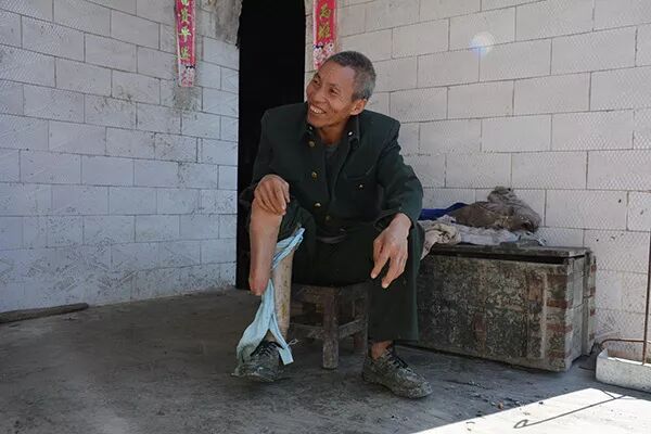 在云南边境的一个村落,87个男人竟只有78条腿.