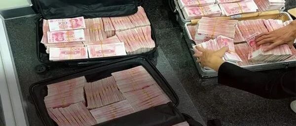 周末刷屏！怒提500万现金吐槽服务差，上海银行最新回应！戴口罩成关键？微博大V再度喊话…