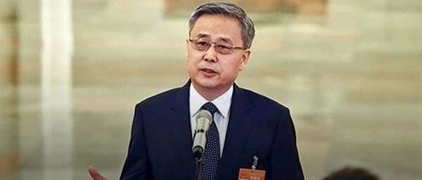 郭树清重磅发声！引导理财、信托、保险等为资本市场增加长期资金！还对这一信号预警，背后有何深意？
