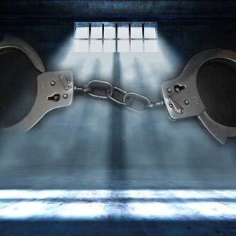 唏嘘！逃亡21年后，这一昔日券商主管自首！擅自挪用客户144万炒股，如今判刑4年，任职公司已不在