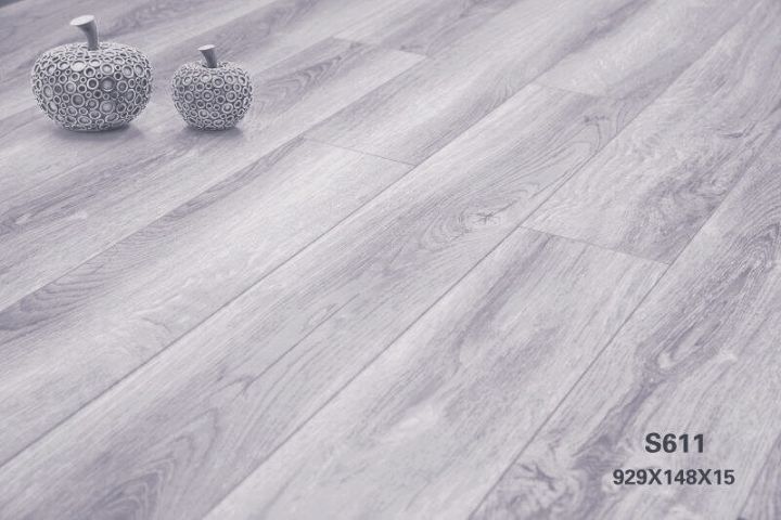 三層實木復合地板是大板子地板好還是小板子地板好_東北實木木地板廠家_世友實木鎖扣地板