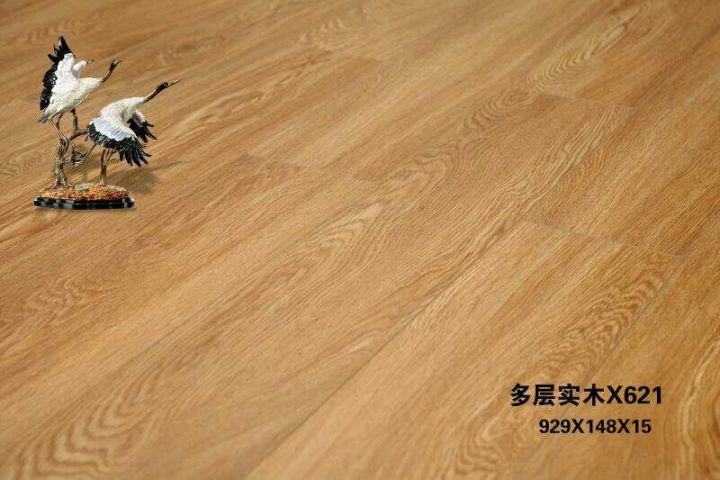 三層實木復合地板是大板子地板好還是小板子地板好_世友實木鎖扣地板_東北實木木地板廠家