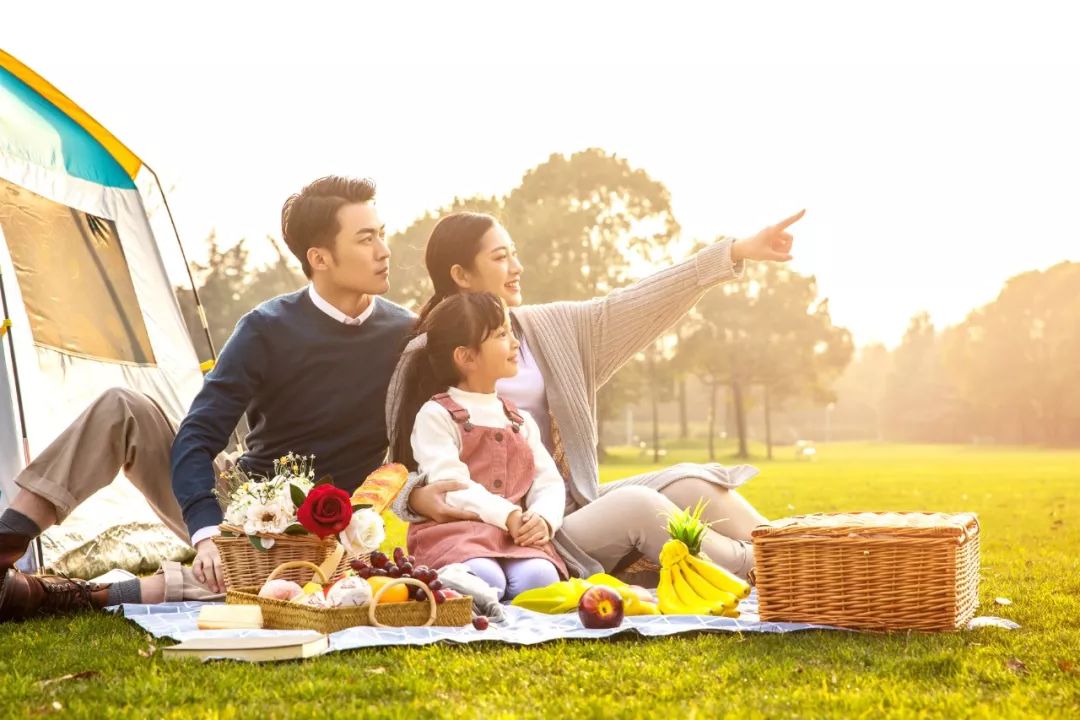 幸福的家庭都相似：宠爱妈妈，尊重爸爸，接纳孩子。