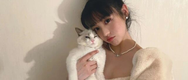 为了肖战怒怼网友，和李兰迪发生闹剧，这位95后小花性格真刚！