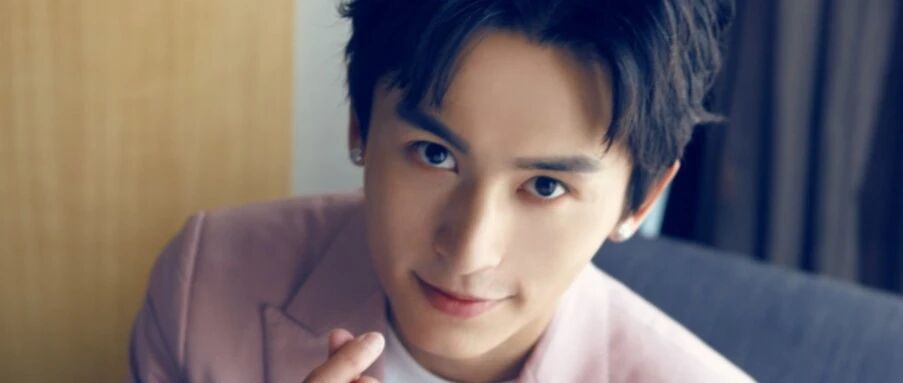 张哲瀚亲日事件后续：代言全部掉光，央视称其行为严重伤害民族感情！