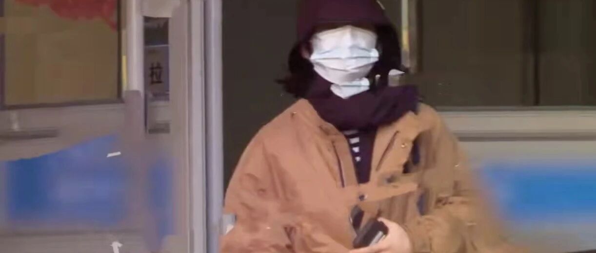 张子枫焉栩嘉疑似恋爱？穿情侣装同回小区共度一夜，男方曾被曝脚踏多条船！