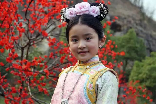 柴蔚,出生于2002年,9岁出道,参演的第二部作品《步步惊心》中的"承欢