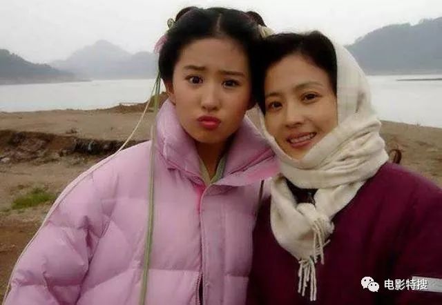 劉亦菲與媽媽同框現身，網友：媽媽超有氣質，顏值居然比女兒還搶鏡！ 娛樂 第31張