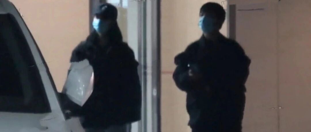 郭麒麟被曝4天约两女，本人回应称街边热吻是借位图，怒斥狗仔歪曲事实！