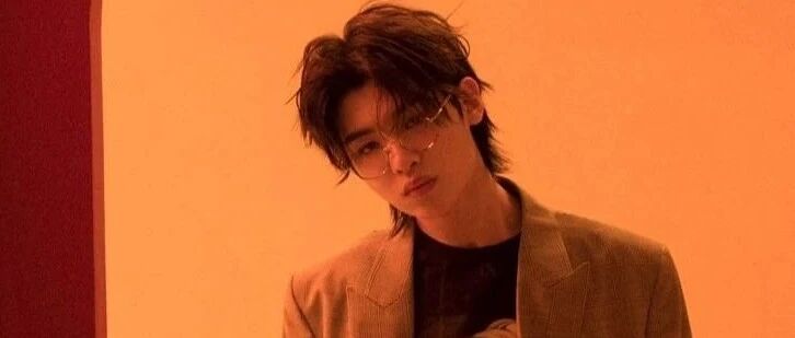 黄明昊被曝亲妈是老赖后，快本照旧更新为其宣传，被网友吐槽太双标？