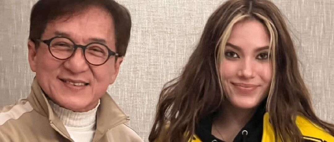 谷爱凌进军演艺圈？与成龙合照互动，网友却让她离成龙远一点！