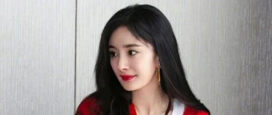 杨幂好身材翻车？被质疑活动时穿“假屁股”，翘臀其实只是一个假象？