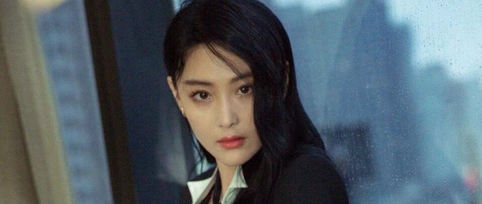 天真还是有意？黄圣依上节目提李晨石头梗，张馨予听后表情尴尬变脸！