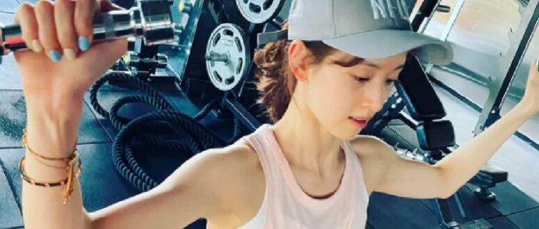 奶茶妹妹章泽天素颜健身，秀白嫩皮肤紧实肌肉，却因一个小细节被吐槽！