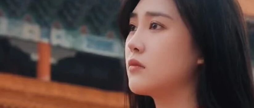 家暴男星刘洲成官宣恋情，女友自称新沙袋引群嘲，前妻险因家暴流产