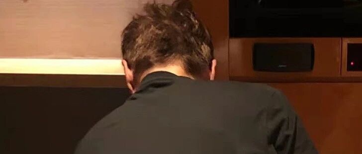 谭咏麟被曝疑似出轨女粉丝？女方男友晒图回击质疑，持续发文情绪激动！