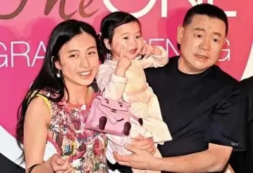 甘比_刘銮雄二房甘比再孕_甘比是刘銮雄的什么