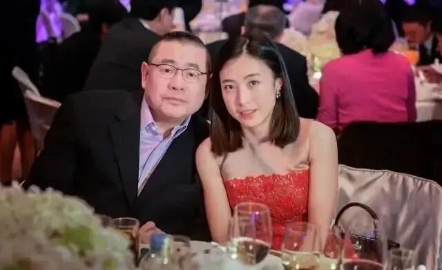 刘銮雄二房甘比再孕_甘比是刘銮雄的什么_甘比