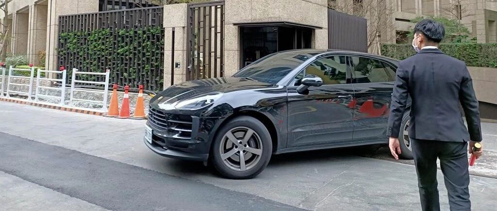 王力宏开始反击？秘密前往看孩子，李靓蕾私生活引发热议...