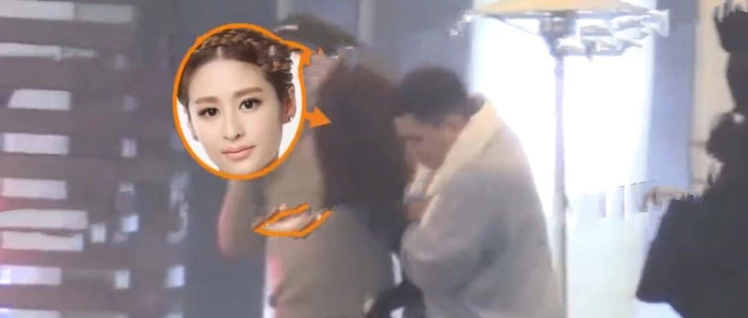 33岁颖儿深夜喝到烂醉，身体疲软被俩男子架上车，披头散发状态很差！