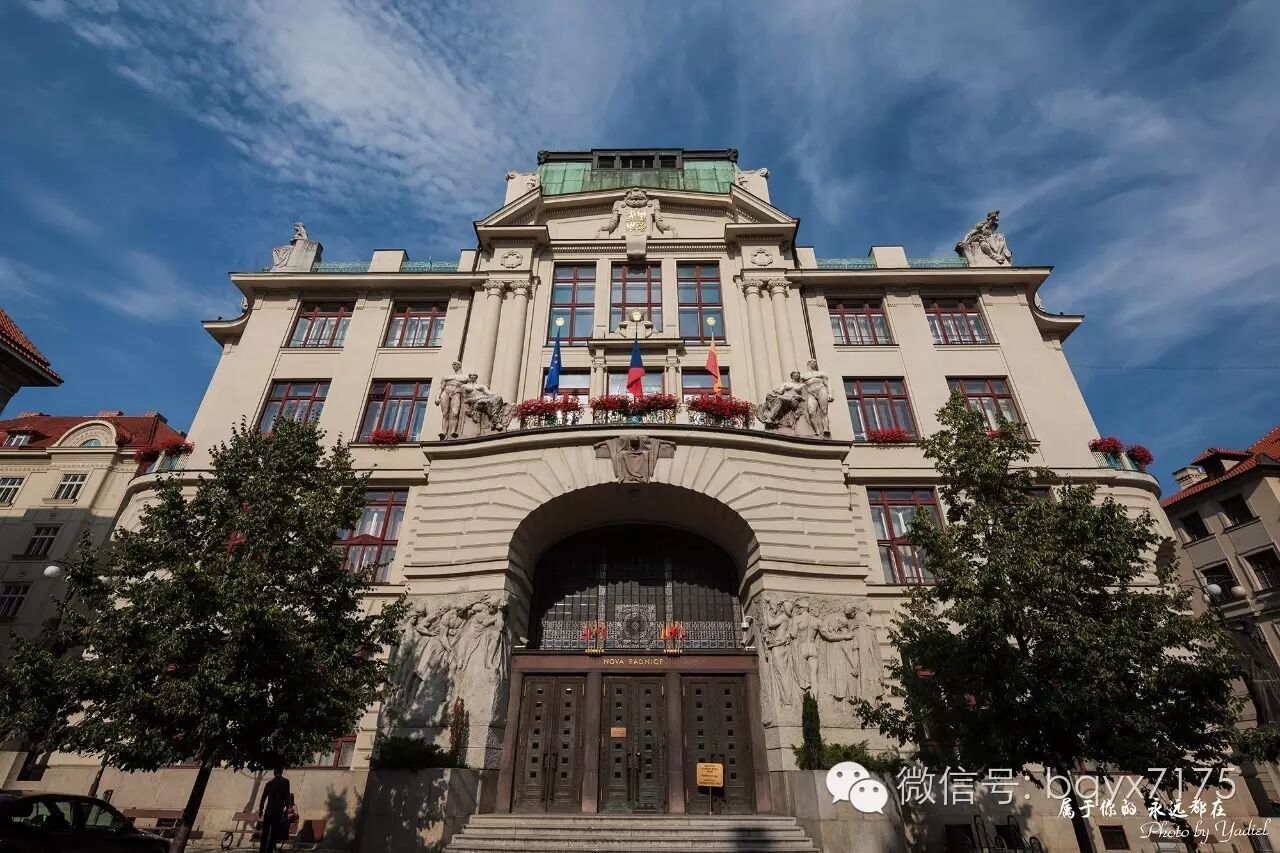 跳舞楼脱颖于新巴洛克,新歌德和新艺术运动的建筑