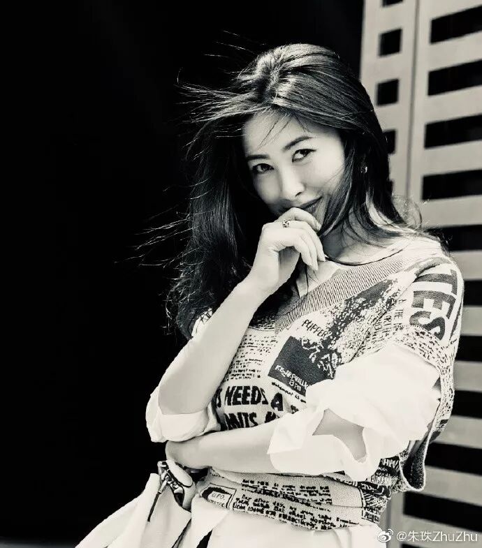 【美女】艳压刘亦菲，甩豪门二代被骂“花瓶”，35岁走红，网友：我就是馋她身子！（组图） - 42