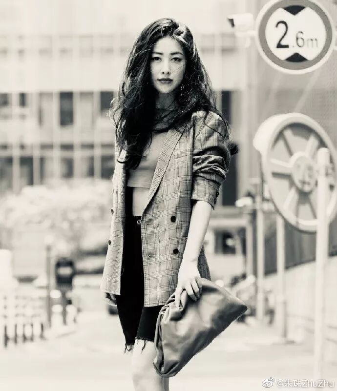 【美女】艳压刘亦菲，甩豪门二代被骂“花瓶”，35岁走红，网友：我就是馋她身子！（组图） - 64