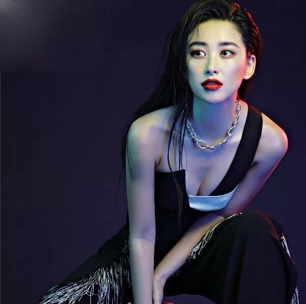 【美女】艳压刘亦菲，甩豪门二代被骂“花瓶”，35岁走红，网友：我就是馋她身子！（组图） - 55