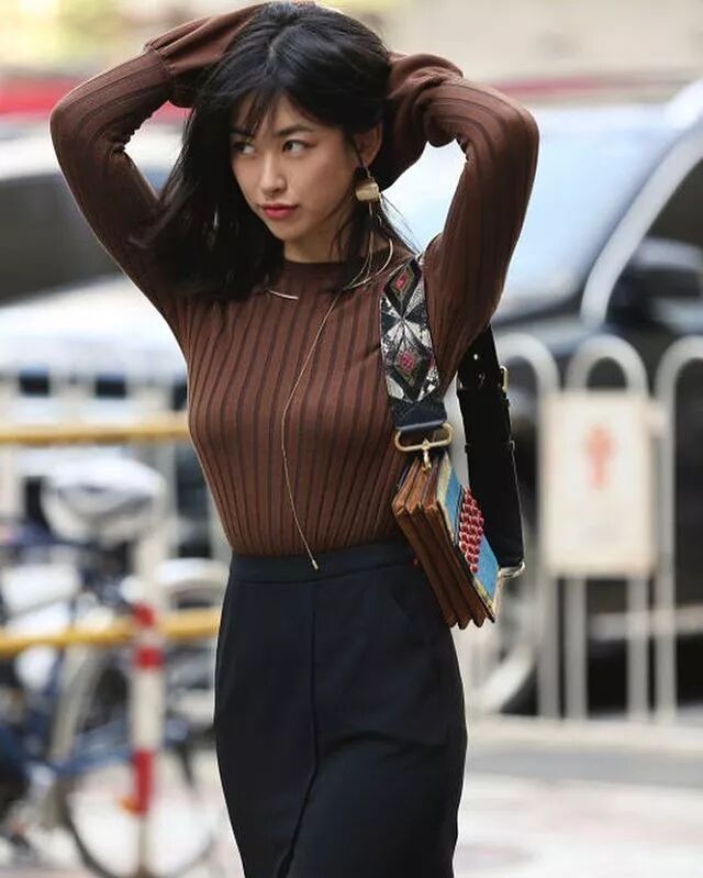 【美女】艳压刘亦菲，甩豪门二代被骂“花瓶”，35岁走红，网友：我就是馋她身子！（组图） - 61