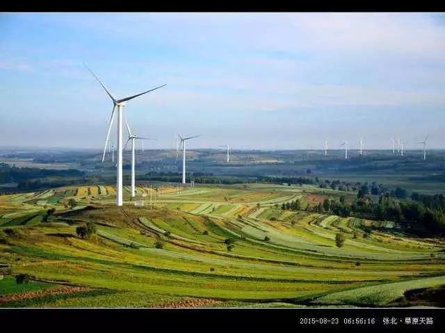 随后前往【风电主题公园】,风电观景塔座落在张北县满井风电场西海拔