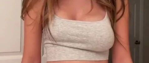 “外国辣妈只用一边喂奶，结果悲剧发生了……”