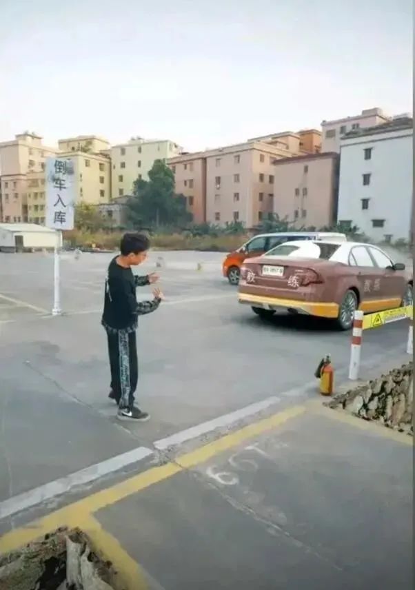 “上班第一天想跟同事打好关系，结果被误以为我在勾引她男友？？”